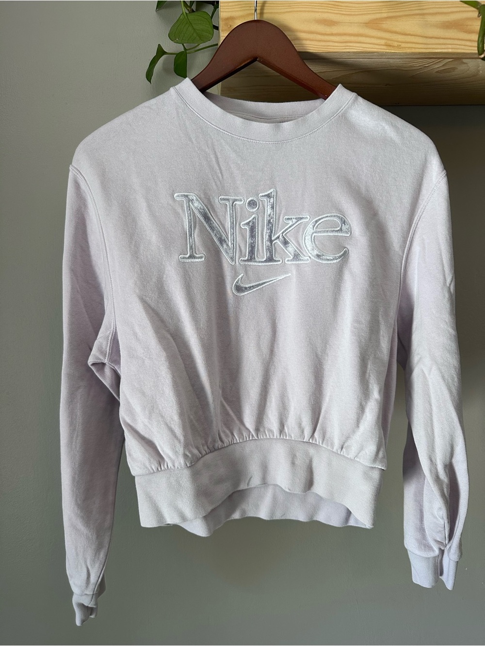 Nike Women's Light Lavender Cropped Crewneck Sweatshirt